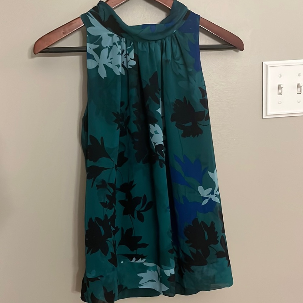 eva mendes New York & Company Green Floral Sleeveless Blouse Tie Back